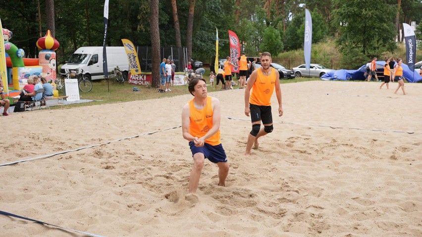 Amatorski Turniej Plażowej Piłki Siatkowej odbył się w Kozienicach. To była bardzo udana impreza. Zobacz zdjęcia