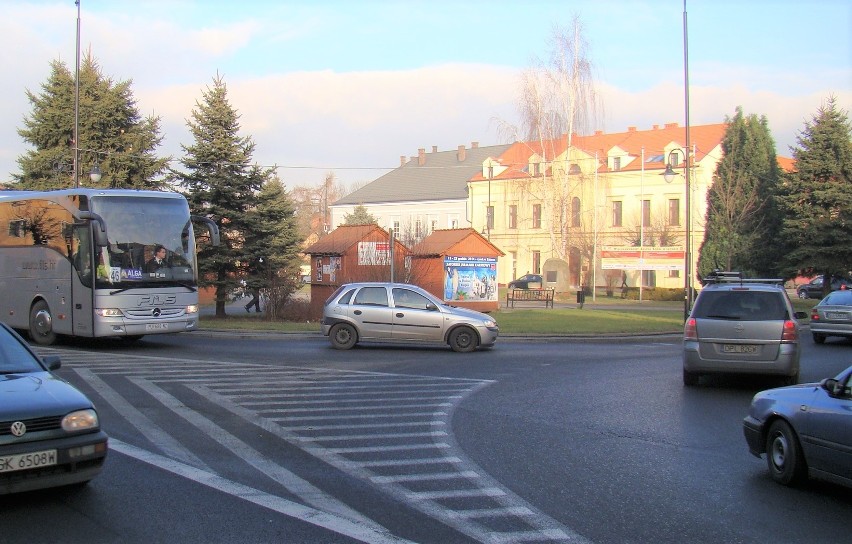 Przez Rynek w Zatorze przebiega droga krajowa 28