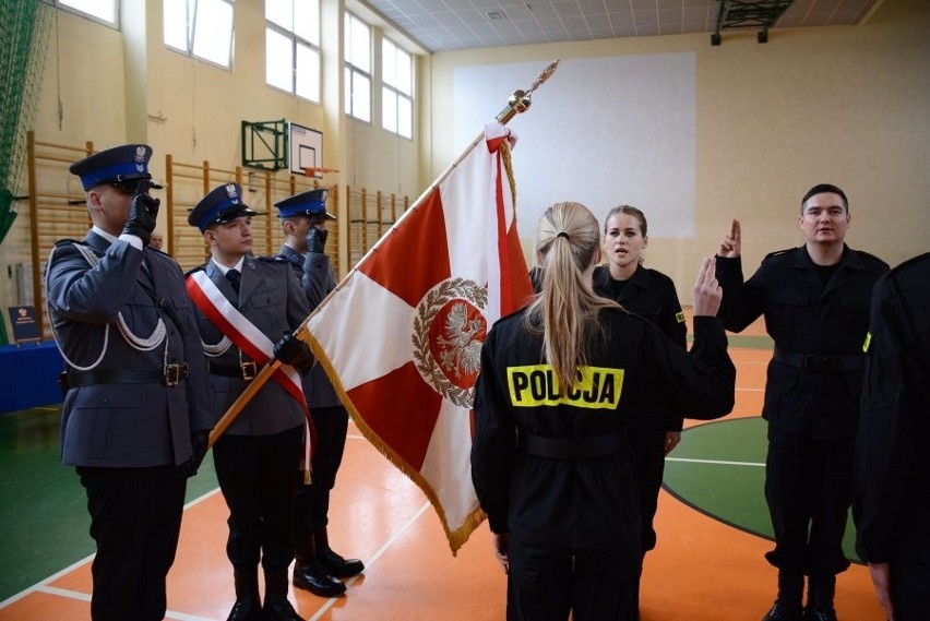 Ślubowanie nowych policjantów w Łodzi. Nagroda od...