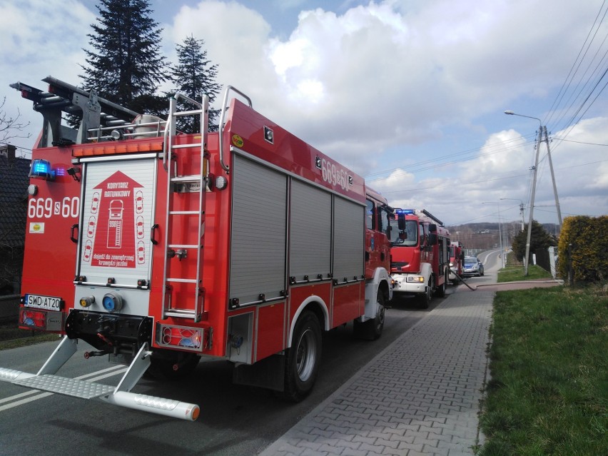 Do pożaru zadysponowano 6 zastępów, w tym OSP Skrzyszów