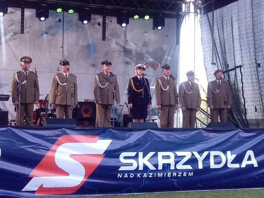 Zespół "Wiarusy" na scenie w Kazimierzu.
