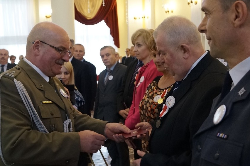 Z okazji święta płk Krzysztof Broniewicz, szef WKU odznaczył...