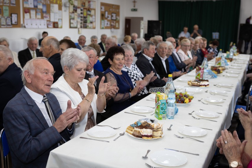 35 par z gminy Pawłów świętowało 50-lecie pożycia małżeńskiego. Zobaczcie zdjęcia