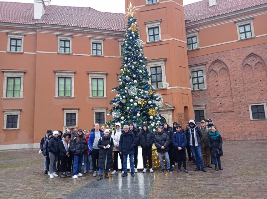 Wyjątkowa wycieczka klas pierwszych Zespołu Szkół w Pionkach. Odwiedzili Centrum Nauki "Kopernik" w Warszawie. Zobacz zdjęcia