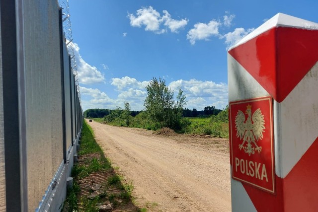 Wicepremier, szef MON Mariusz Błaszczak poinformował w środę, że podjął decyzję o budowie tymczasowej zapory na granicy Polski z obwodem kaliningradzkim. Zdjęcie ilustracyjne.