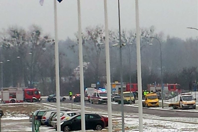 Ul. Kuronia. Wypadek na skrzyżowaniu z Myśliwską, cztery osoby ranne