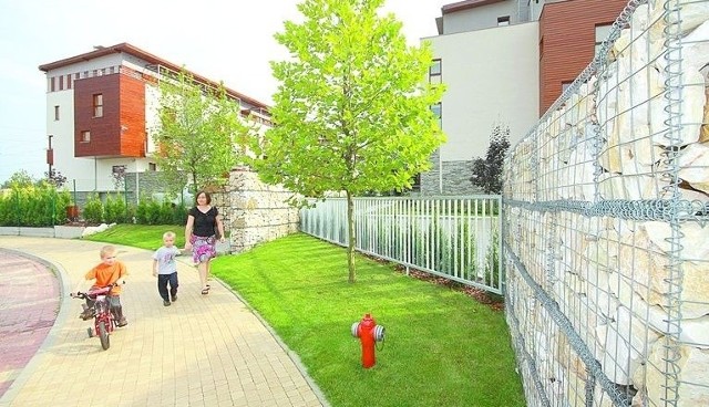Gabionowe bloki mogą być ozdobą współczesnych osiedli mieszkaniowych, jak to w Katowicach