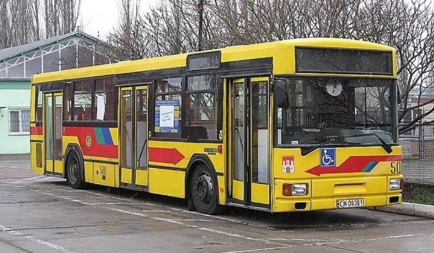Od stycznia do marca 2022 roku miejskimi autobusami we...