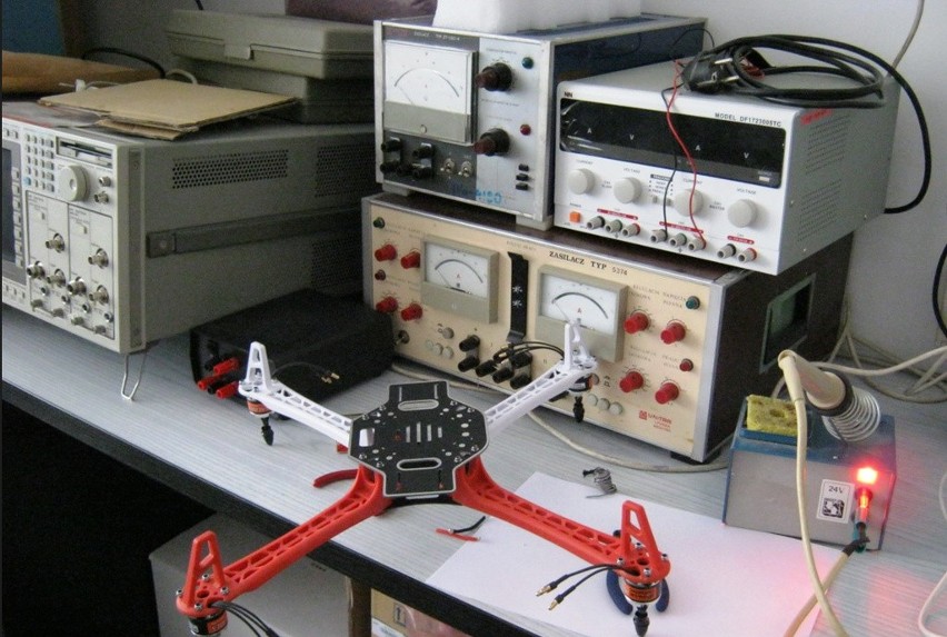 Studenci z Politechniki konstruują drony. Mają rozpoznawać i śledzić ludzi i auta (ZDJĘCIA, FILMY)