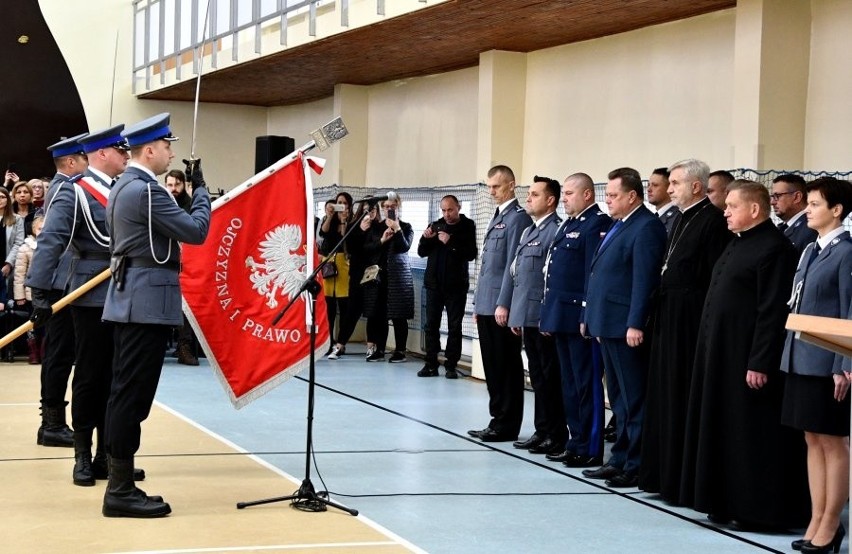 Białystok. Podlaska Policja ma 36 nowych funkcjonariuszy. Wśród nich jest 7 kobiet i 29 mężczyzn [ZDJĘCIA]