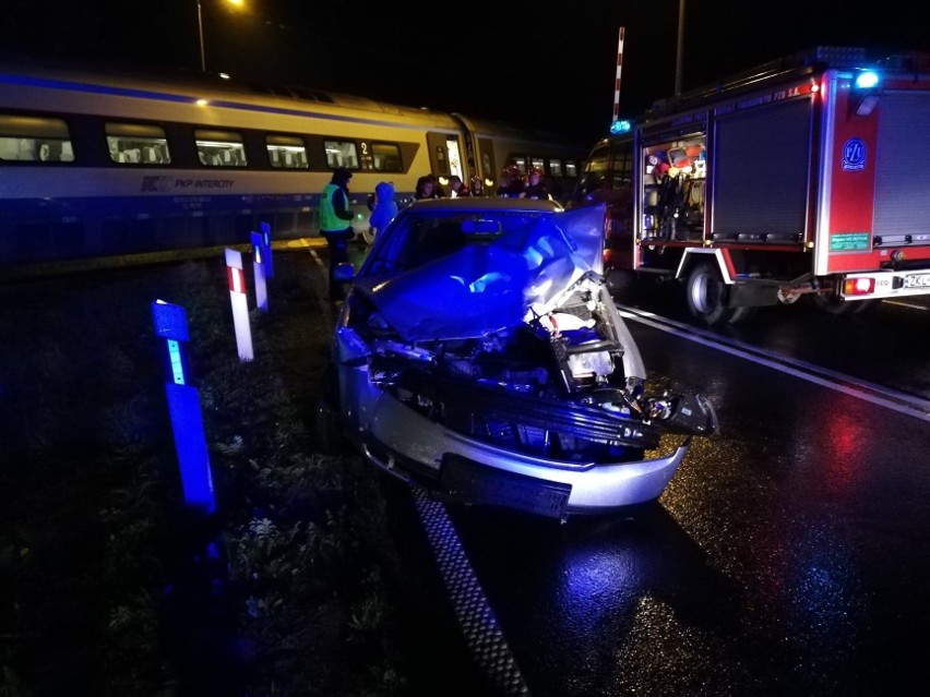 Wypadek na przejeździe kolejowym pod Kołobrzegiem. Skoda wjechała pod Pendolino 