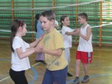 Uczniowie Zespołu Szkół w Leszczydole Nowinach chętnie angażują się w działalność Zespołu Pieśni i Tańca "Wyszków"