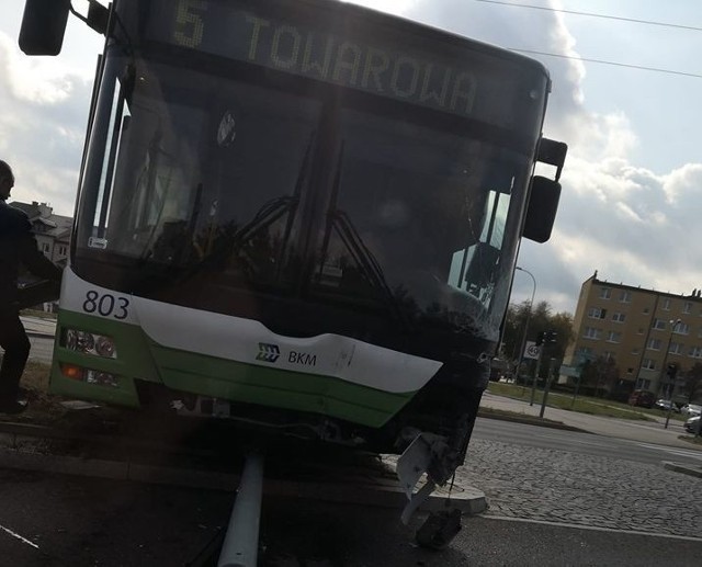 Do zdarzenia doszło w środę po godzinie 13 na ul. gen. Hallera w Białymstoku, w okolicy pętli autobusowej w sąsiedztwie sklepu Lidl