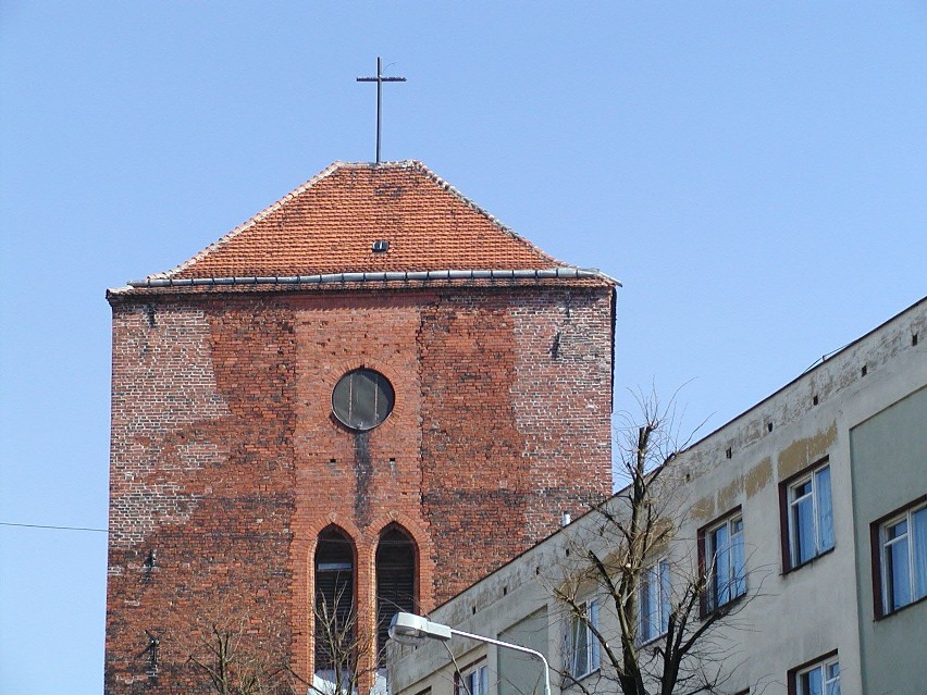 Słupski kościół Mariacki jeszcze bez odbudowanej wieży.