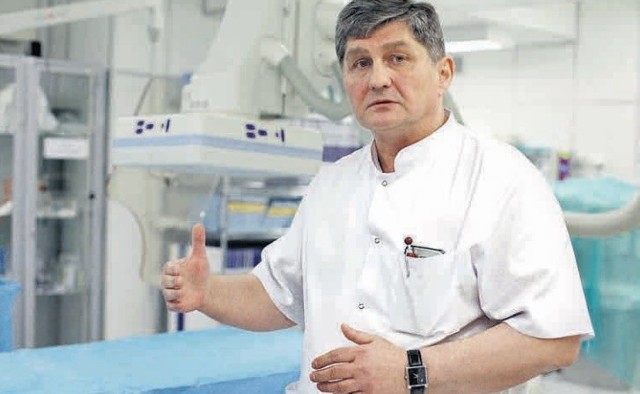 Ordynator oddziału chirurgii naczyniowej Artur Witalis przekonuje, że zabiegi wewnątrznaczyniowe w wielu przypadkach ratują zdrowie, a do tego są mniej inwazyjne niż klasyczna chirurgia 