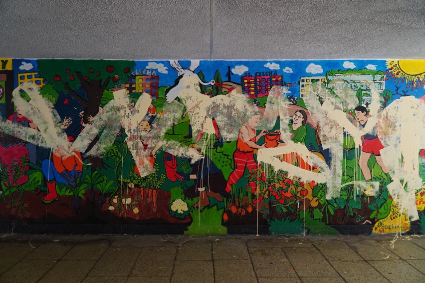 Mural dla klimatu ponownie zdewastowany. Już drugi raz ktoś zniszczył mural, który malowali mieszkańcy Rataj