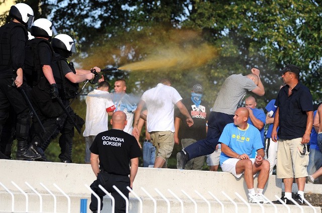 W trakcie meczu GKP Gorzów Wlkp. z Pogonią Szczecin w sierpniu 2009 r. pseudokibice gospodarzy ruszyli w stronę sektora gości. Po kilku minutach wyzwisk, prowokacji i użycia gazu przez ochronę, do akcji wkroczyła policja.