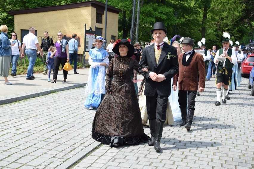 Majówka Hrabiny Zofii. Krzeszowickie święto w epokowych strojach i polonez na Rynku [ZDJĘCIA]