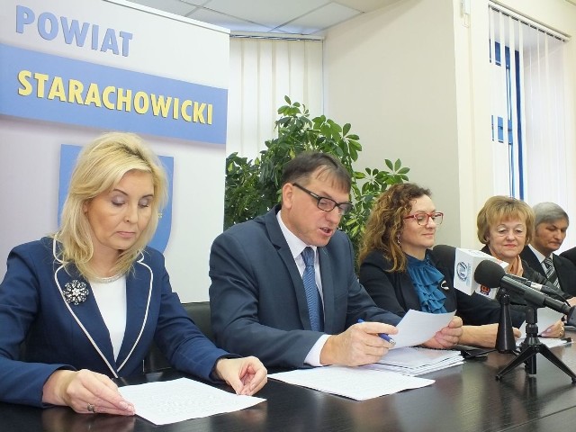 Rok wspólnych rządów koalicji podsumował starosta Dariusz Dąbrowski.