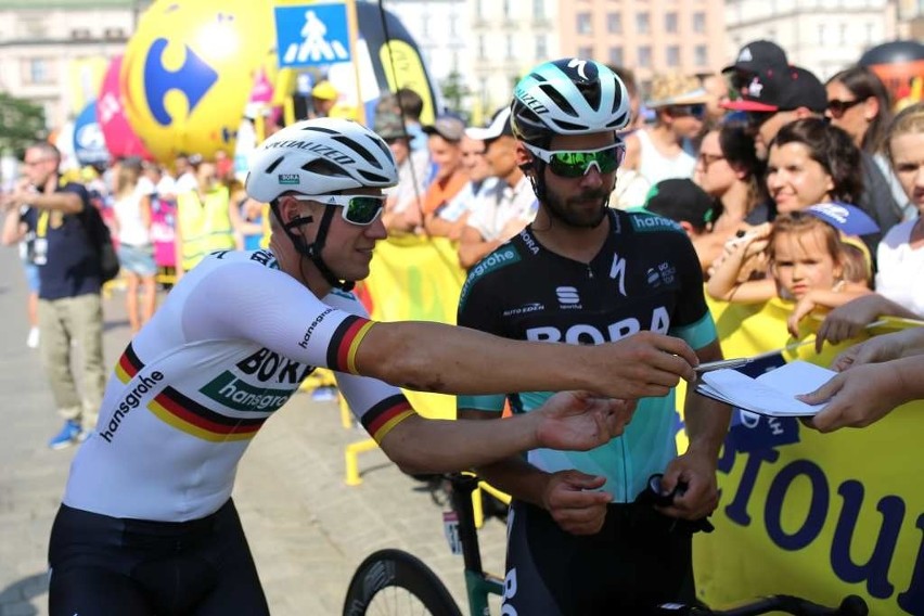 Tour de Pologne 2018 wystartował. Kolarze pojechali wokół Krakowa [ZDJĘCIA ZE STARTU]