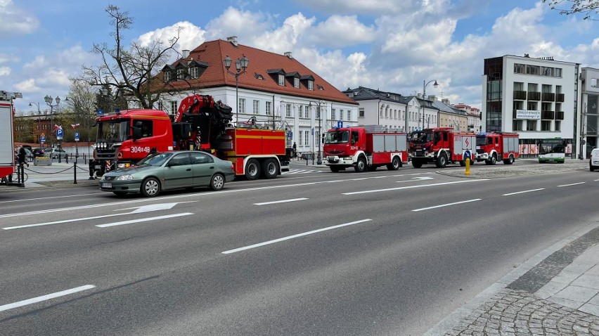 Dzień Strażaka. Z tej okazji głównymi ulicami Białegostoku przejechała kolumna strażackich wozów bojowych