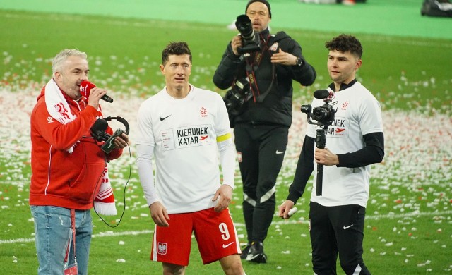 Kapitan reprezentacji Polski Robert Lewandowski i kielczanin Paweł Jańczyk, który był jednym z dwóch spikerów na meczu ze Szwecją