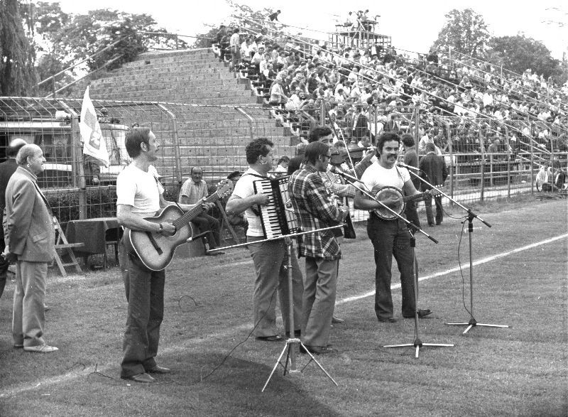 Archiwalne zdjęcia stadionu, piłkarzy, działaczy i kibiców...