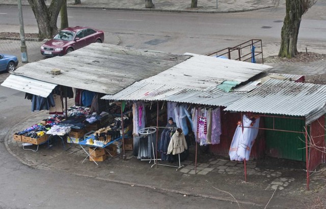 Niegdyś handlowa mekka Koszalina, dziś obraz nędzy i rozpaczy.