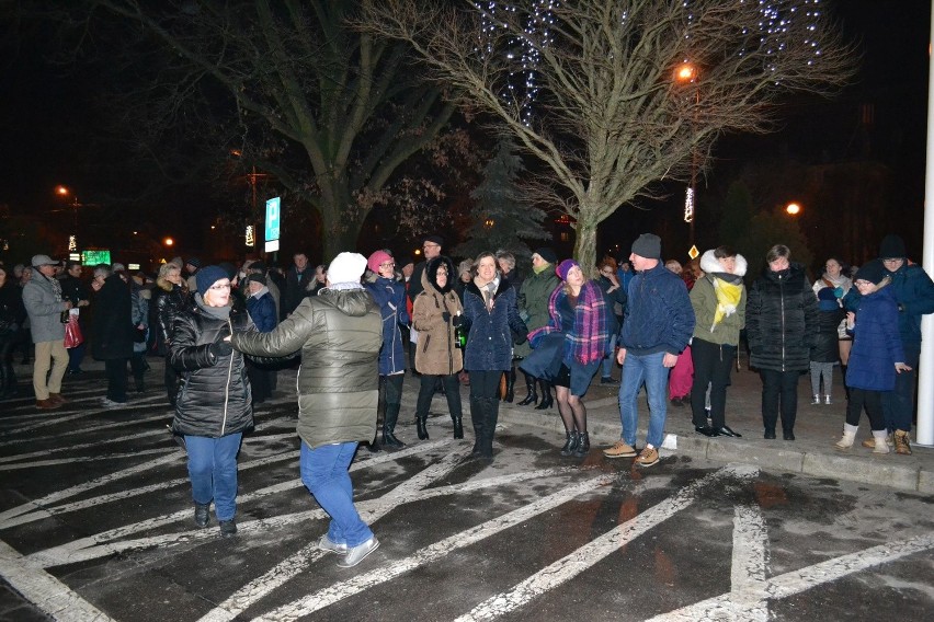 Już od godz. 23.30 pod najważniejszym budynkiem w mieście...