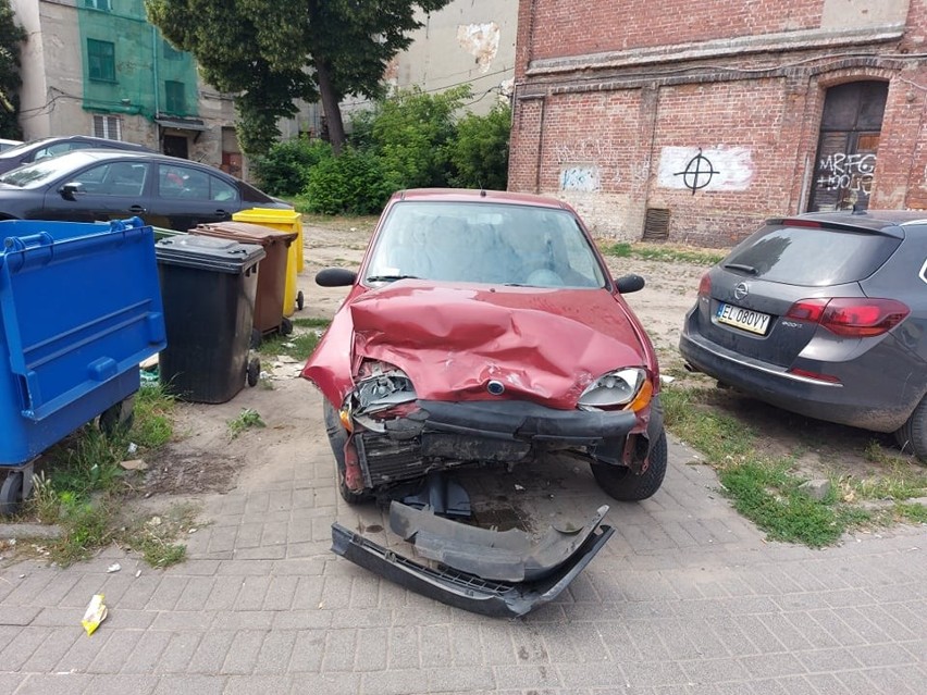 Wypadek na skrzyżowaniu ulic Zgierskiej i Limanowskiego. Dwie kobiety trafiły do szpitala! ZDJĘCIA