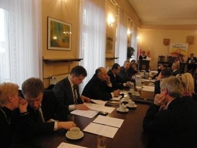 Radni wybierali władze powiatu Fot. Magdalena Uchto