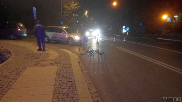 W piątek po godzinie 22.00 na ulicy Piastowskiej w Opolu jadący samochodem volkswagen sharan 58-latek nie ustąpił pierwszeństwa i potrącił 37-letniego rowerzystę. Rowerzysta doznał obrażeń i został przewieziony do szpitala. Okoliczności wypadku ustala policja. 