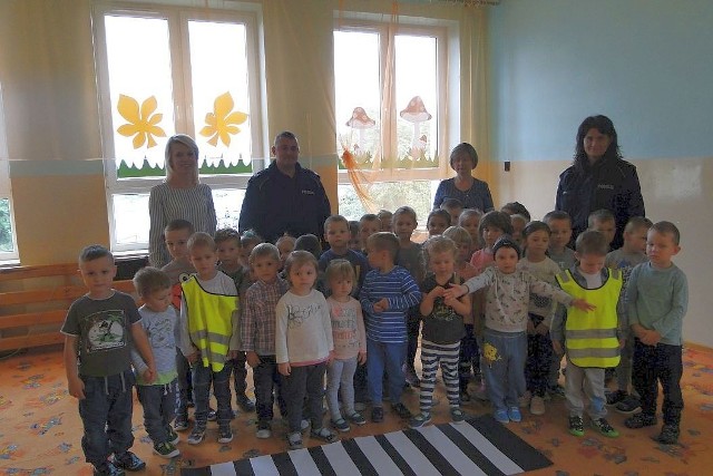 Policjanci ze Zwolenia odwiedzili przedszkolaków w Kazanowie.