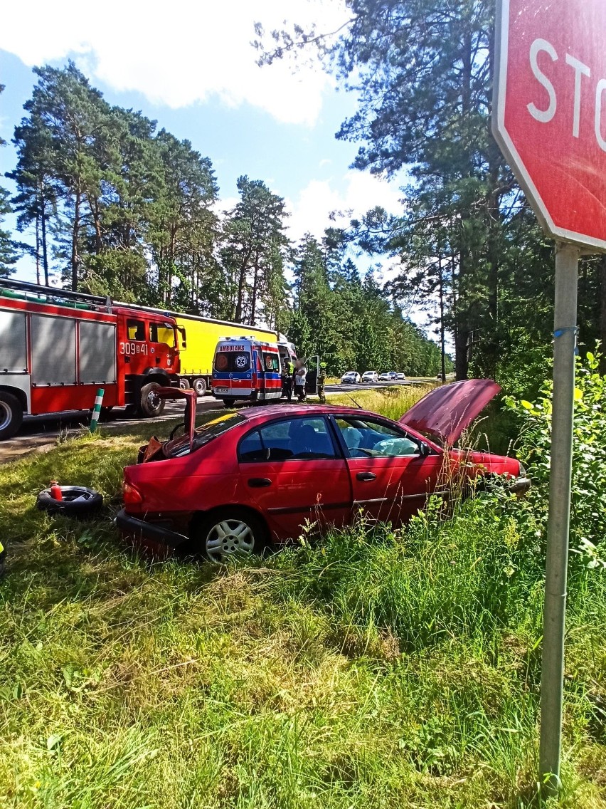 Wypadek na DK 65. Toyota wylądowała w rowie                                 