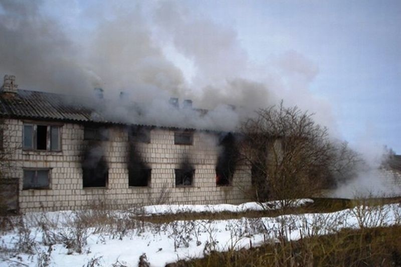 Ul. Kolejowa. Pożar chlewni w Mońkach