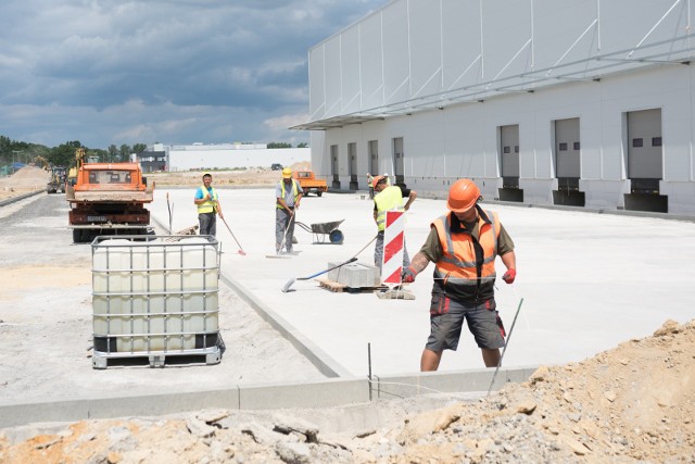 Fabryka IAC w Opolu. W sierpniu ma być gotowa, a jesienią oficjalnie otwarta. Firma zatrudniała 100 osób i szuka kolejnych kandydatów.