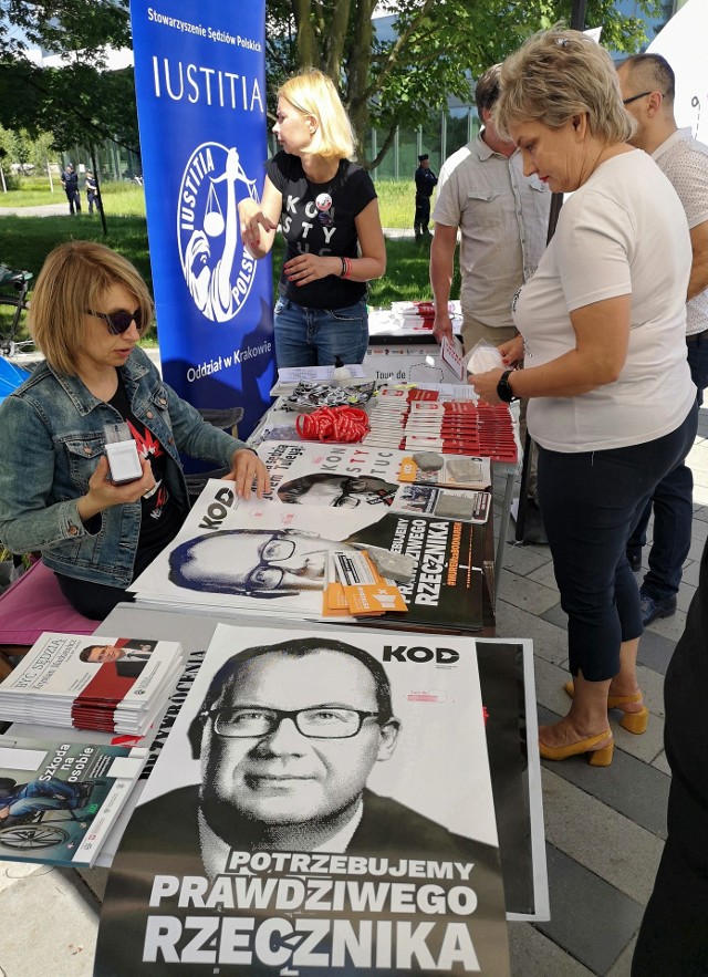 Trwa Tour de Konstytucja PL. „Tour – BUS” pojawił się również w Krakowie