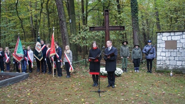 Zapal Znicz Pamięci 2014: Niemcy, Francuzi i Polacy zapali znicze w lasach Wielkopolski