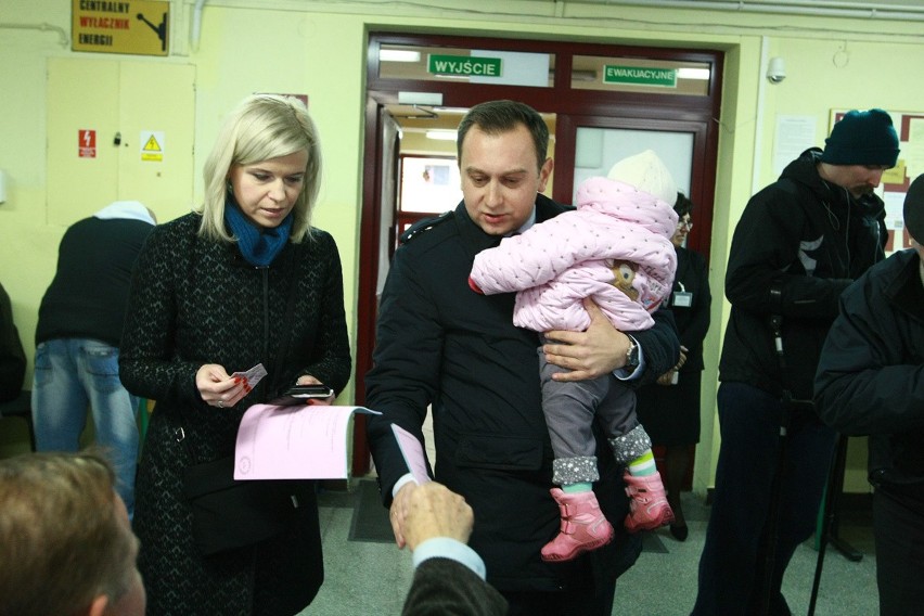 Wybory samorządowe 2014. Tomasz Trela głosował razem z żoną [ZDJĘCIA]