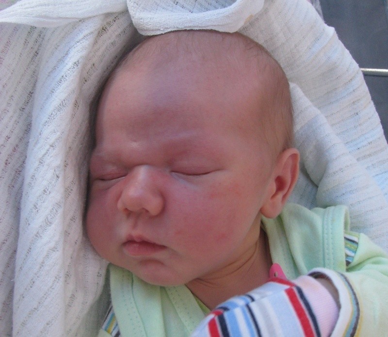 Antoni Kulesza urodził się 1 lipca, ważył 4280 g i mierzył...