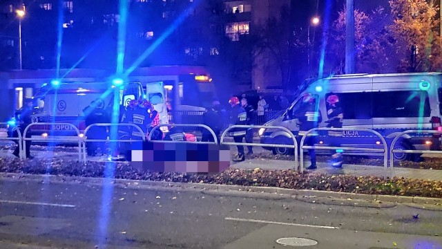 Wypadek w Gdańsku na Żabiance przy ul. Pomorskiej, 25.10.2019. Motocyklista nieprzytomny trafił do szpitala