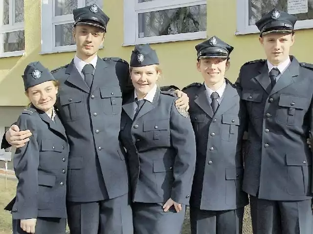 Uczniowie ZS we Wroniu chodzą w mundurach