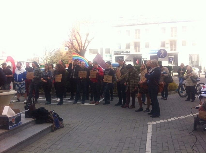 W Rzeszowie trwa protest przeciwko zaostrzeniu przepisów antyaborcyjnych [ZDJĘCIA INTERNAUTÓW]