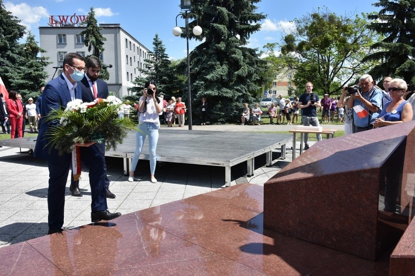 Premier Mateusz Morawiecki wręczył symboliczne czeki samorządowcom w Chełmie. Zobaczcie zdjęcia