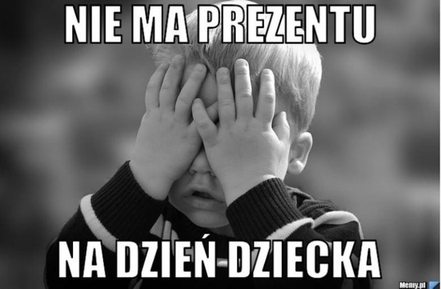 W pierwszym meczu sparingowym przed Euro 2021 Polska we Wrocławiu zremisowała z Rosją 1:1 (1:1). Wszystko zaczęło się bardzo dobrze, bo już w czwartej minucie po kombinacyjnej akcji Polacy objęli prowadzenie, a celnym strzałem popisał się Jakub Świerczok. Niestety, w 20. minucie biało-czerwoni stracili gola po uderzeniu z bliska Wiaczesława Karawajewa. Po przerwie częściej piłką operowali Rosjanie, a nasi reprezentanci groźnie kontratakowali. Jednak wynik nie uległ już zmianie.Internauci tradycyjnie komentowali spotkanie za pomocą memów. Aby je zobaczyć prosimy przesuwać palcem po ekranie smartfonu lub strzałkami w komputerze>>>