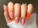 Modne paznokcie na wiosnę. Peach Fuzz to najmodniejszy kolor 2024 roku - zobacz pomysły, wzory i zdobienie