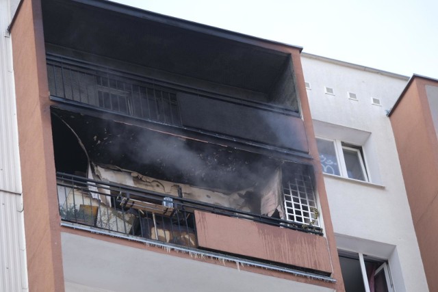 Pożar w bloku przy ulicy Keplera 8 na osiedlu Kopernika w Poznaniu wybuchł 12 lutego.  Ogień pojawił się w lokalu  na dziesiątym piętrze, mieszkanie spłonęło doszczętnie