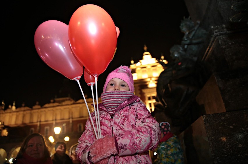 Kraków. Ulicami miasta przeszedł marsz wsparcia dla Jerzego Owsiaka i dla uczczenia pamięci Pawła Adamowicza [ZDJĘCIA]