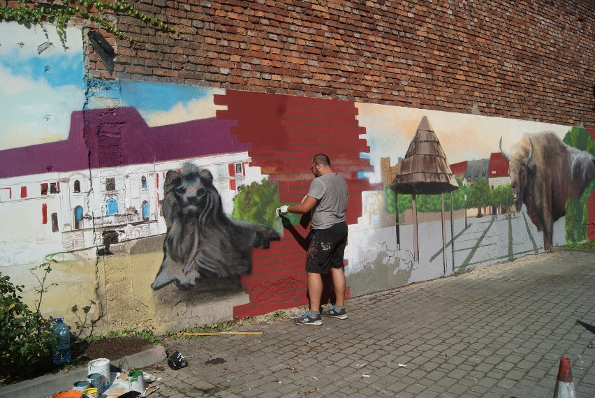 Pszczyna: Przy budynku starostwa powstaje mural