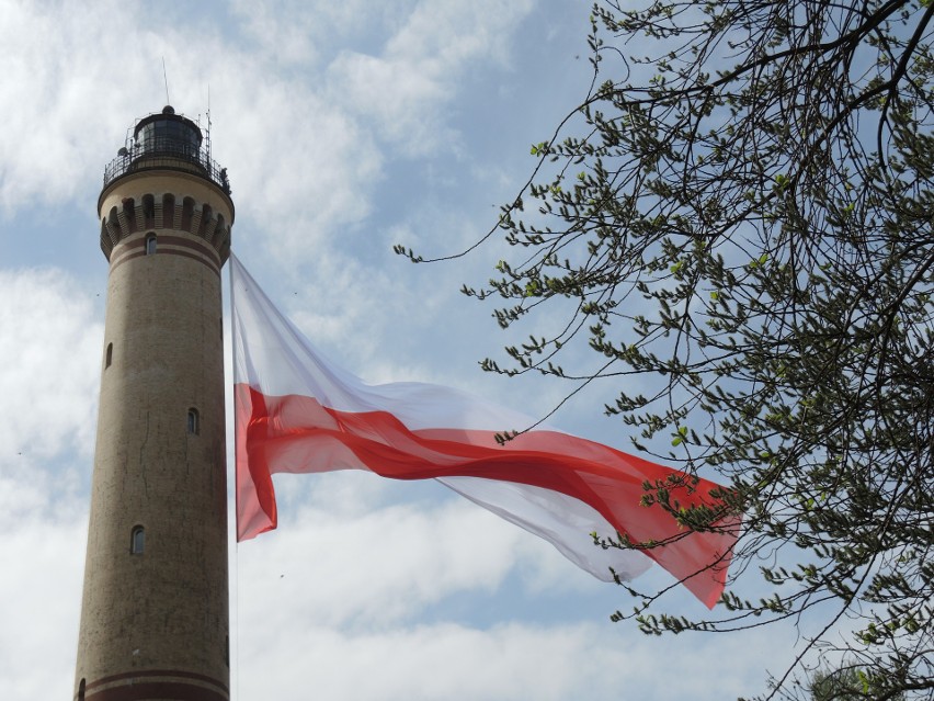 Największa na świecie flaga zawisła na Latarni Morskiej w...